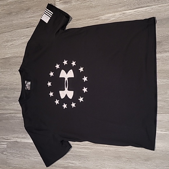 Under Armour Other - Mens Under Armour T-shirt LG